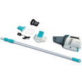 Nettoyeur de piscine alliant un tube telescopique et une alimentation rechargeable