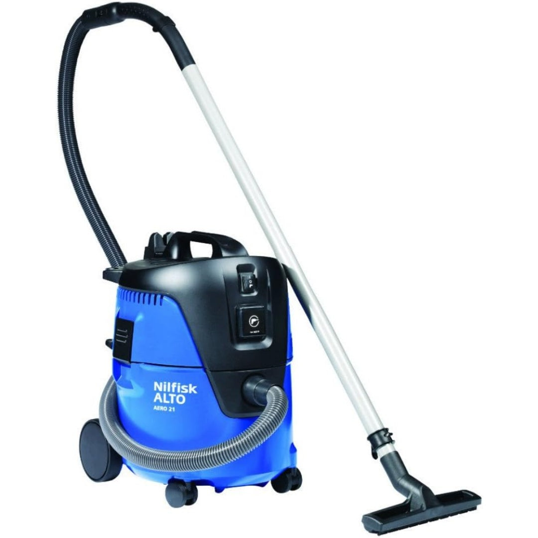 Aspirateur a cuve associant la collecte de l'eau et des poussieres et un format compact