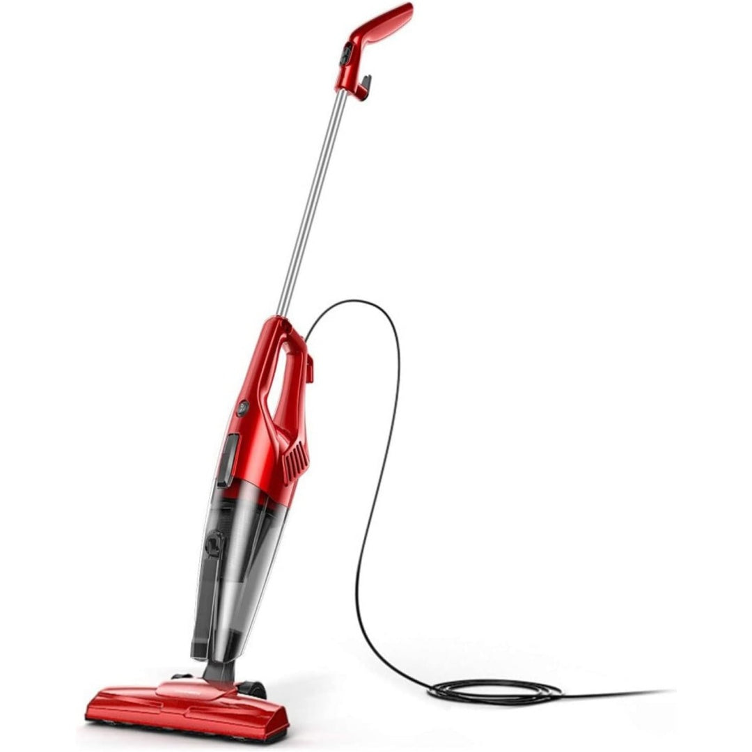 Aspirateur a main associant l'entretien des habitacles au coloris rouge et gris