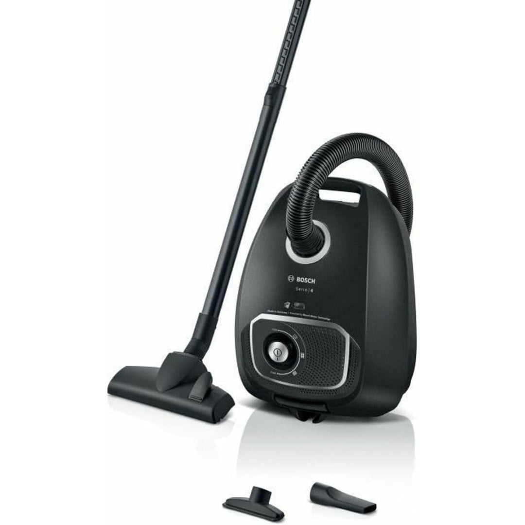 Aspirateur traineau alliant une puissance annoncee de 700 W et la collecte de la poussiere