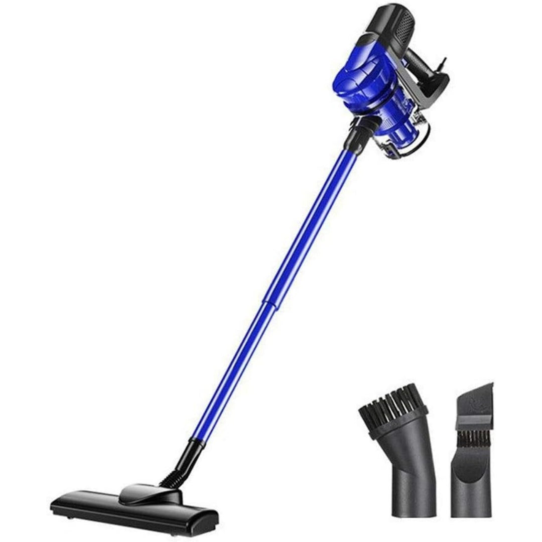 Cet aspirateur au format balai associe la collecte de la poussiere et le nettoyage des tissus