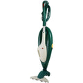 Cet aspirateur vertical combine la collecte de la poussiere et l'entretien des sols