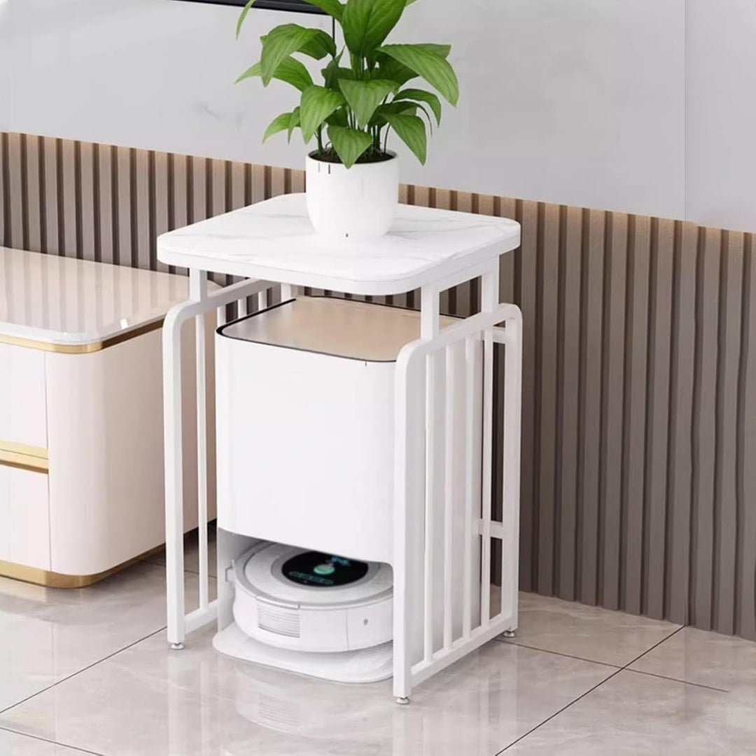 Ce meuble de rangement combine des elements metalliques et le nettoyage des tissus