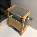 Ce meuble de rangement combine le nettoyage des bords et l'organisation des objets